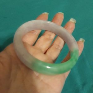 Lavender jadeite jade bangle